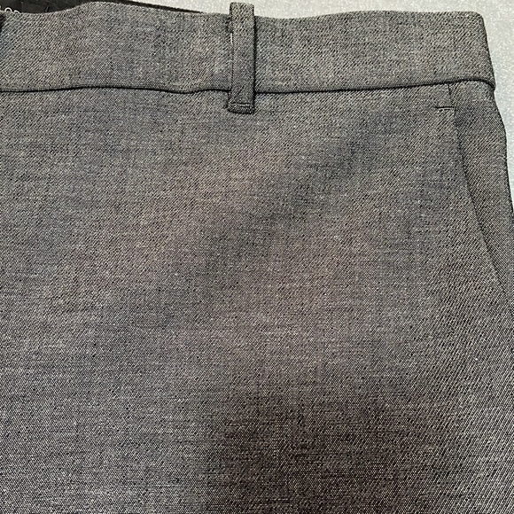 Ann Taylor Ankle Pant in gray. Size 12 - Picture 3 of 6